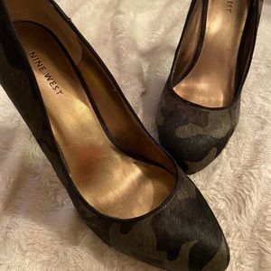 Nine West 9.5 calf hair and suede camo pumps